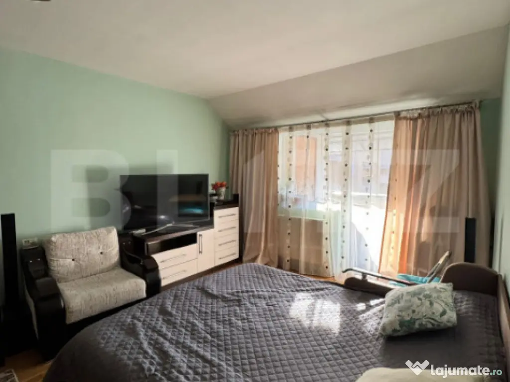 Apartament 2 camere, decomandat, parcare, zona Porii 