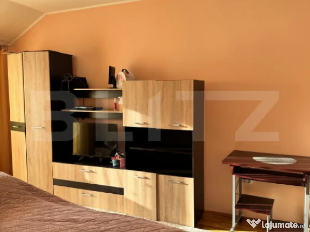 Apartament 2 camere, decomandat, parcare, zona Porii 