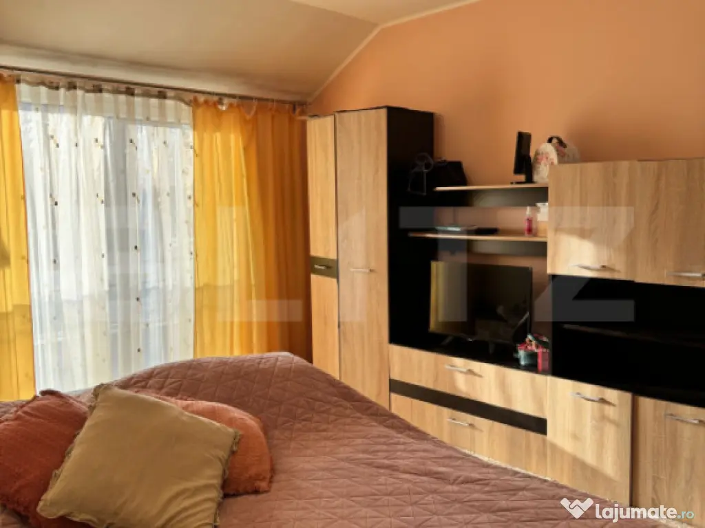 Apartament 2 camere, decomandat, parcare, zona Porii 