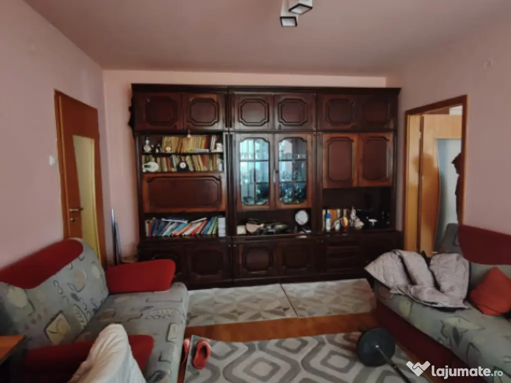 Apartament 3 camere, 70 mp, zonă Sasar 