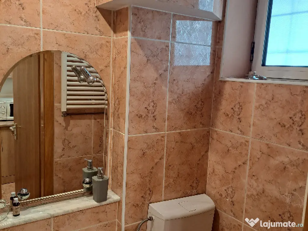 Inchiriez garsoniera, Deva,langa Primarie, etaj 1, pentru BIROU 