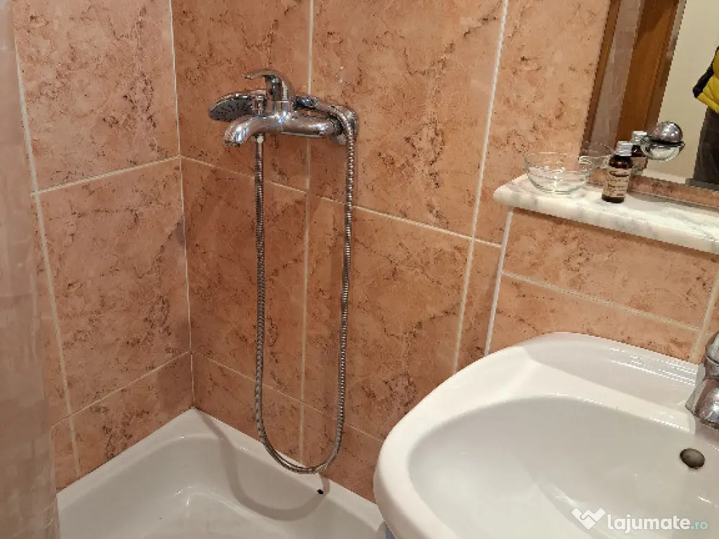 Inchiriez garsoniera, Deva,langa Primarie, etaj 1, pentru BIROU 