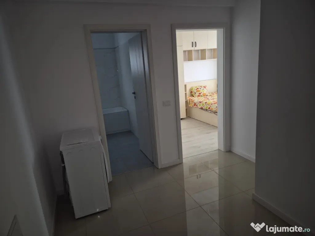 Închiriez apartament 
