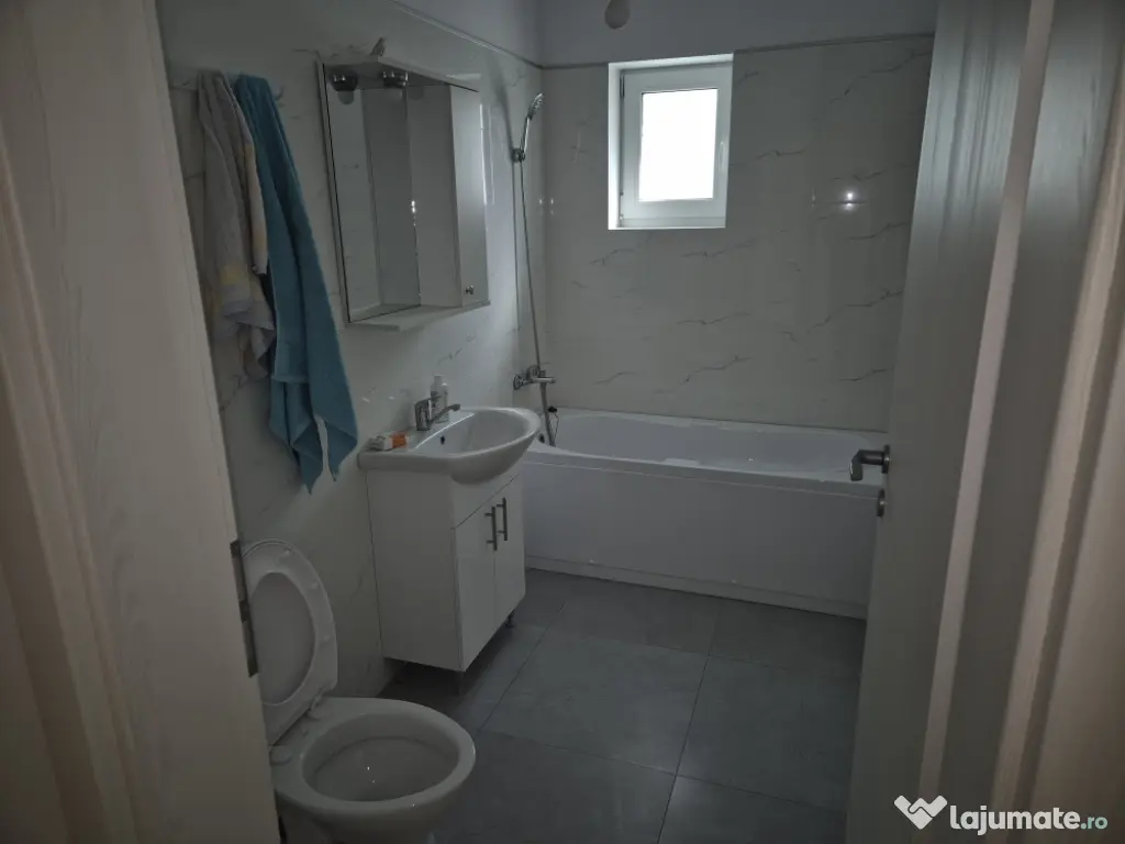 Închiriez apartament 