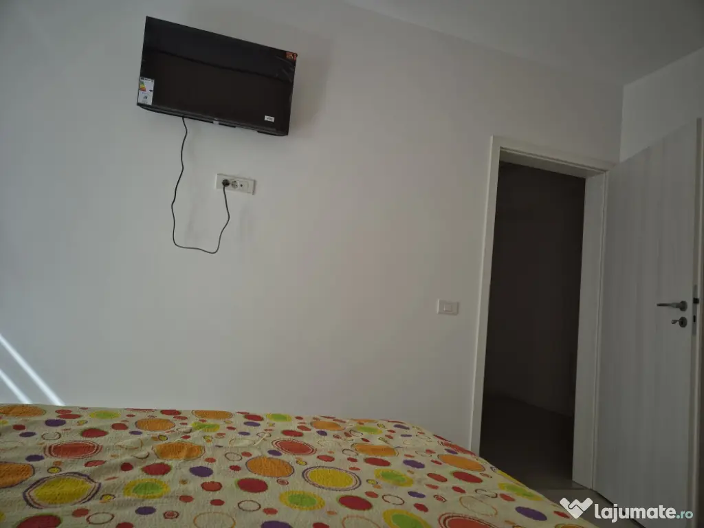 Închiriez apartament 