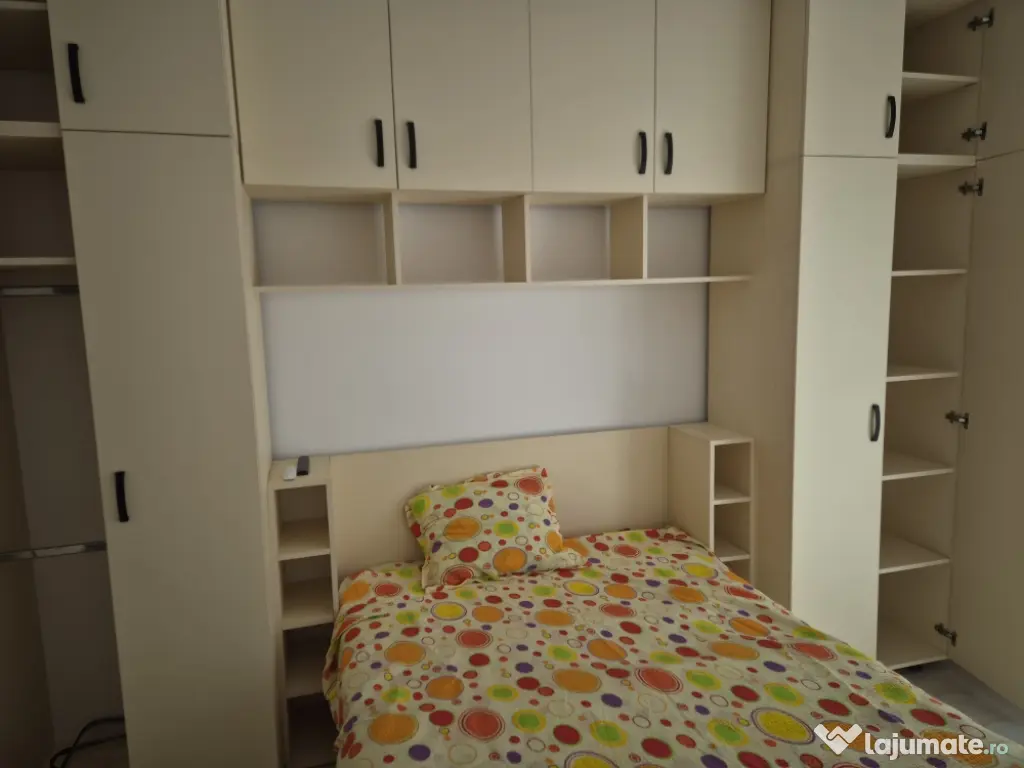 Închiriez apartament 