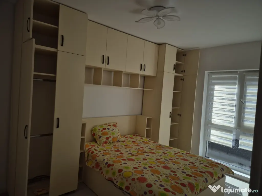 Închiriez apartament 