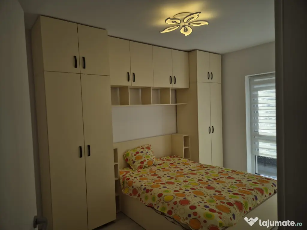 Închiriez apartament 