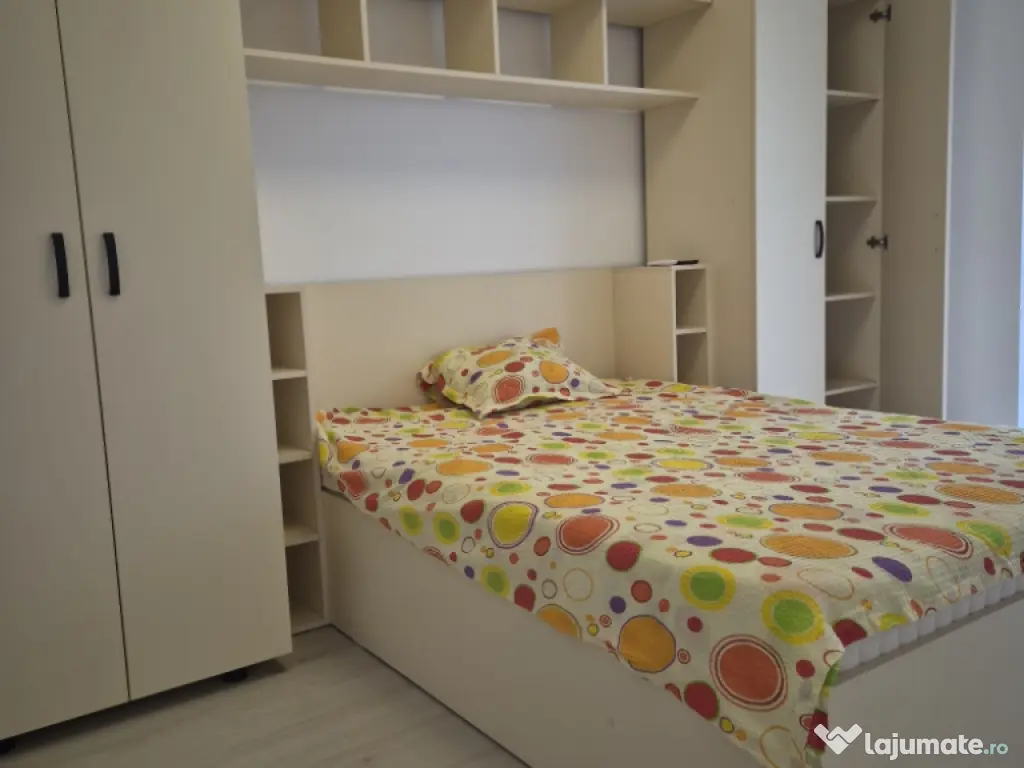 Închiriez apartament 