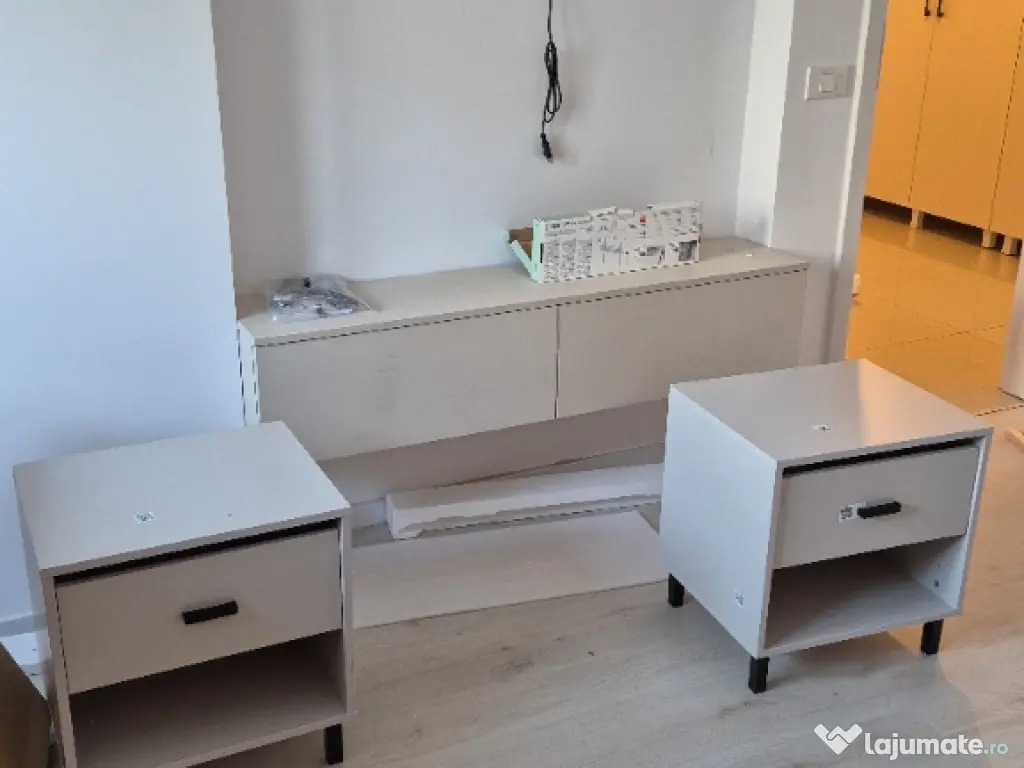 Închiriez apartament 