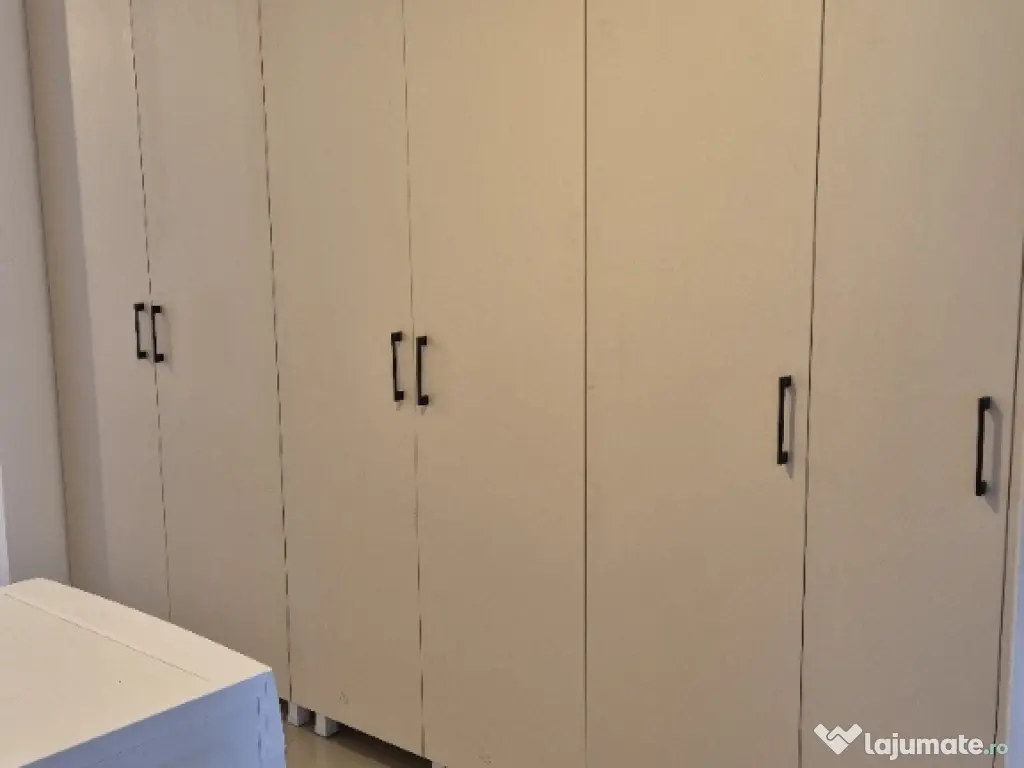 Închiriez apartament 