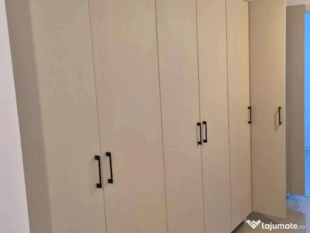 Închiriez apartament 
