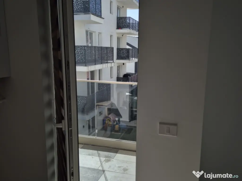 Închiriez apartament 