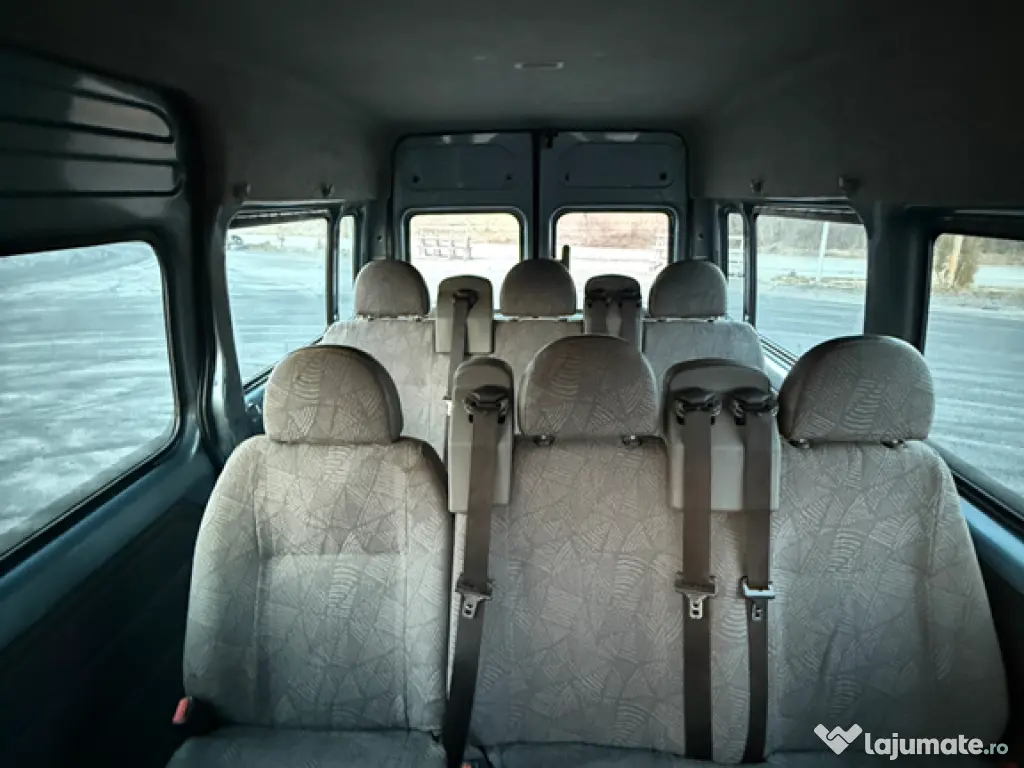 Ford Transit Multivan 2001 – 8+1 locuri, spațios și fiabil