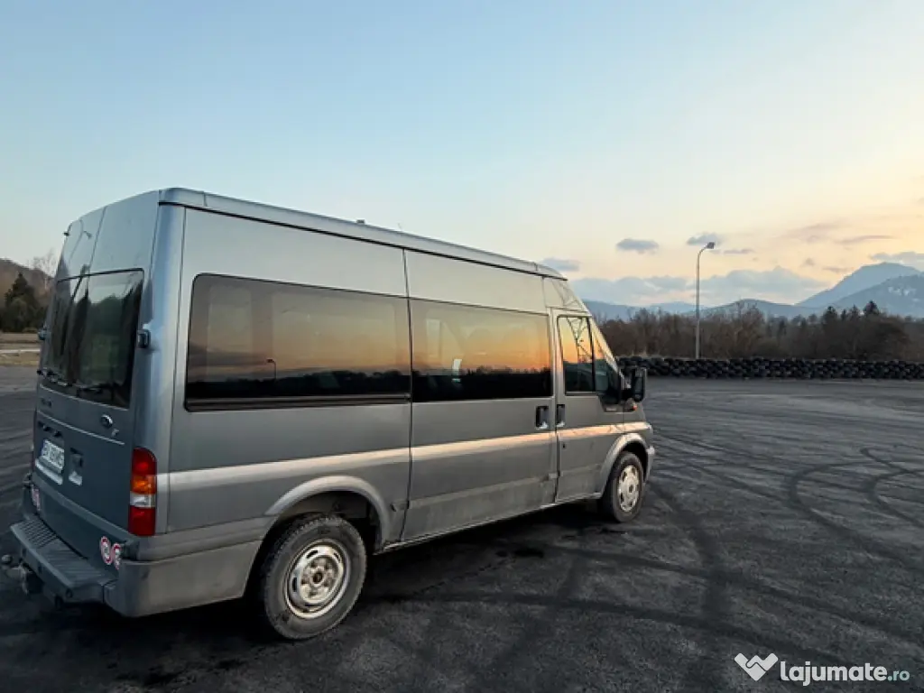 Ford Transit Multivan 2001 – 8+1 locuri, spațios și fiabil