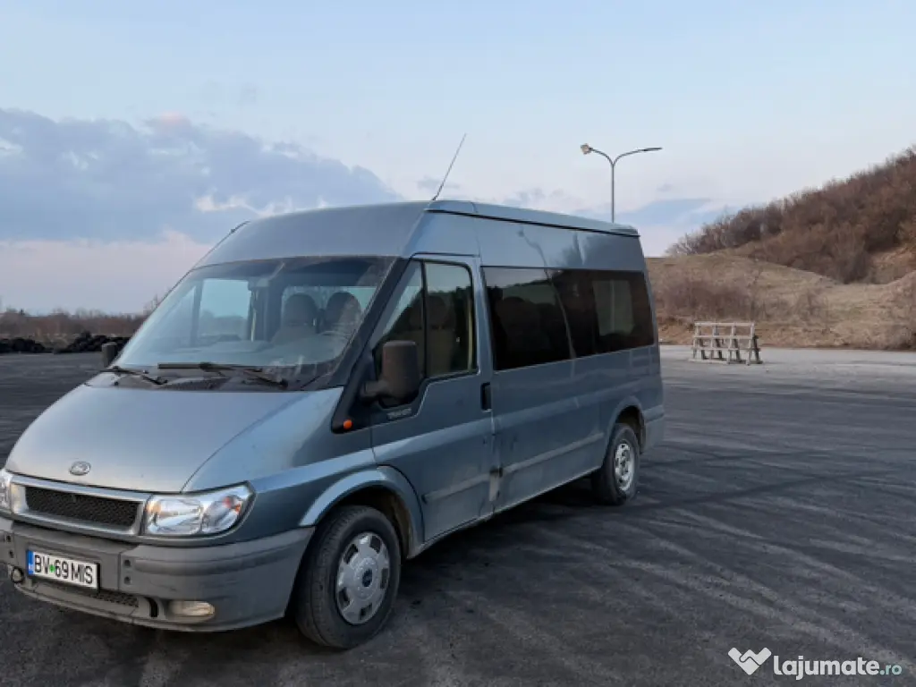 Ford Transit Multivan 2001 – 8+1 locuri, spațios și fiabil