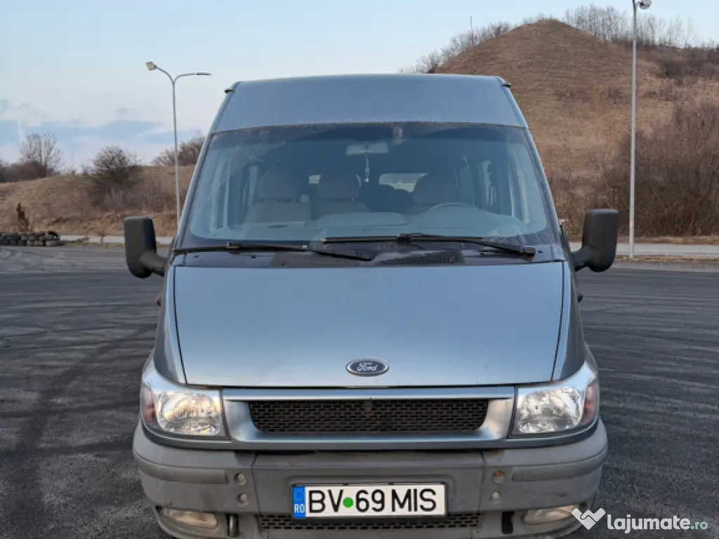 Ford Transit Multivan 2001 – 8+1 locuri, spațios și fiabil