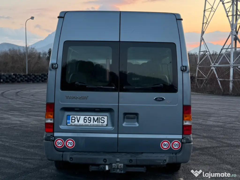 Ford Transit Multivan 2001 – 8+1 locuri, spațios și fiabil