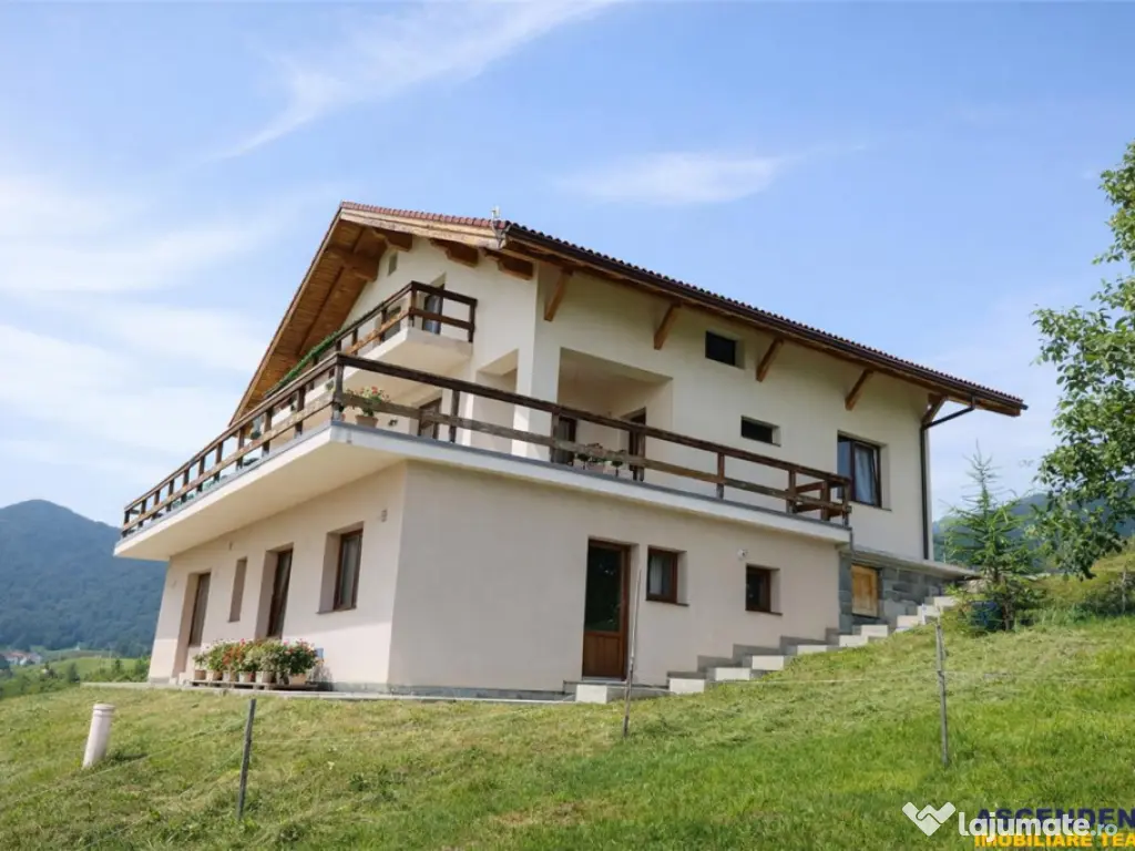 Resedinta pensiune, in areal privilegiat. cu 1.000 mp teren 