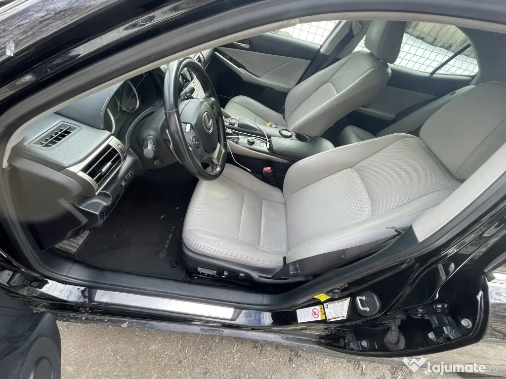 Lexus is 200t benzina 240 cp 2016 107 000km 