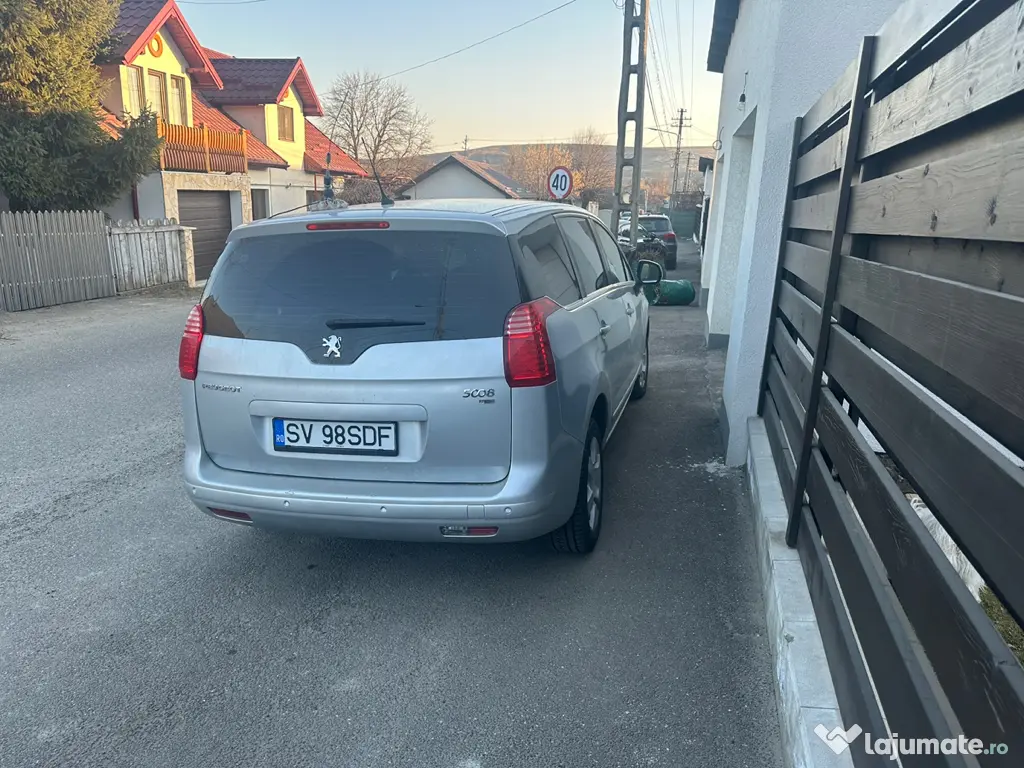 Vând Peugeot 5008 