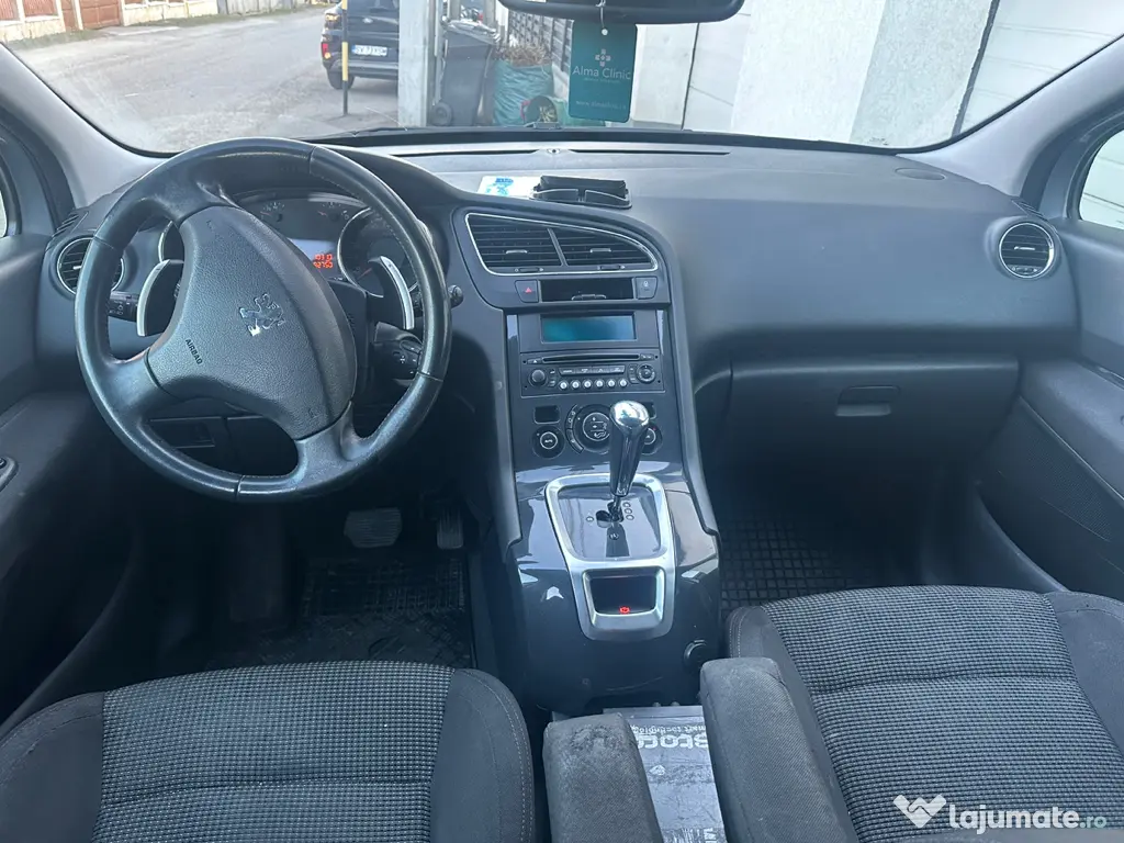 Vând Peugeot 5008 