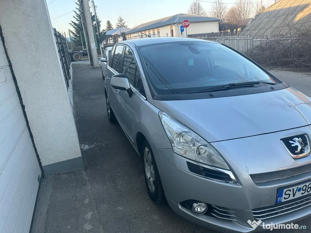 Vând Peugeot 5008 