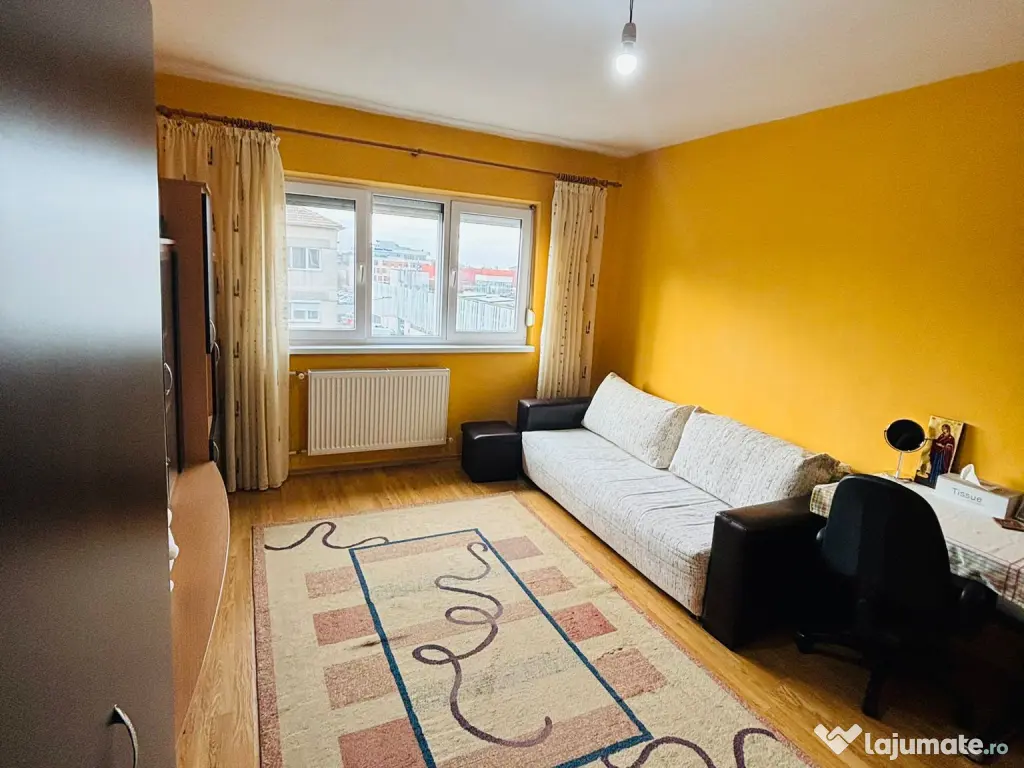 Vând apartament cu o cameră tip DP Rogerius 