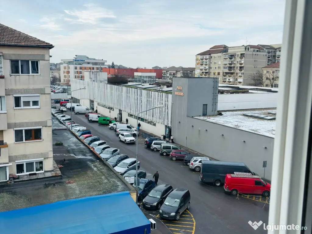 Vând apartament cu o cameră tip DP Rogerius 