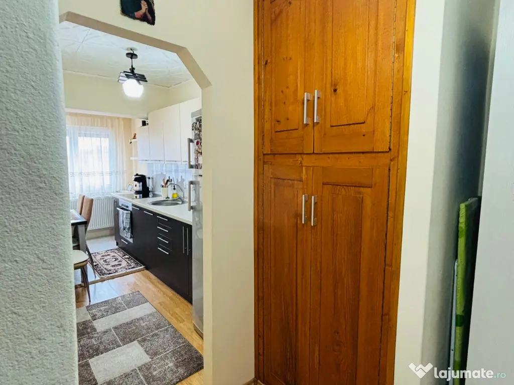 Vând apartament cu o cameră tip DP Rogerius 