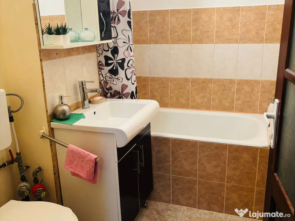 Vând apartament cu o cameră tip DP Rogerius 