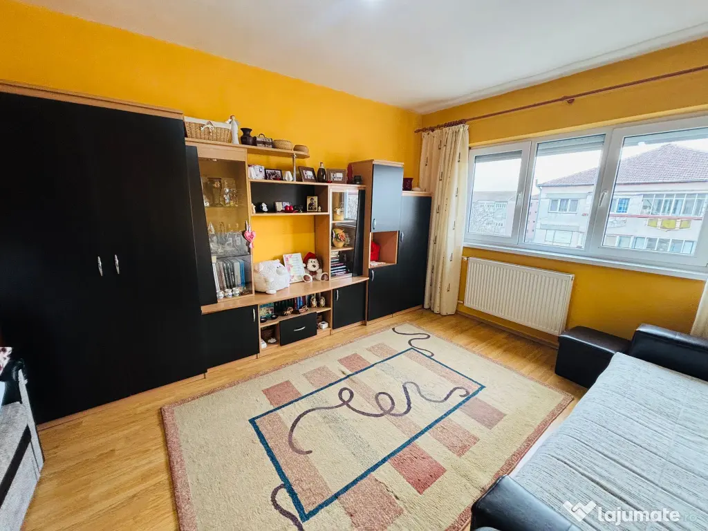 Vând apartament cu o cameră tip DP Rogerius 