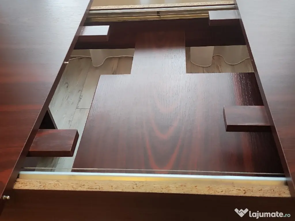 vând masă extensibilă 