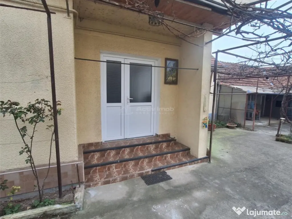 Bocsa Romana, Casa cocheta cu Gradina. 