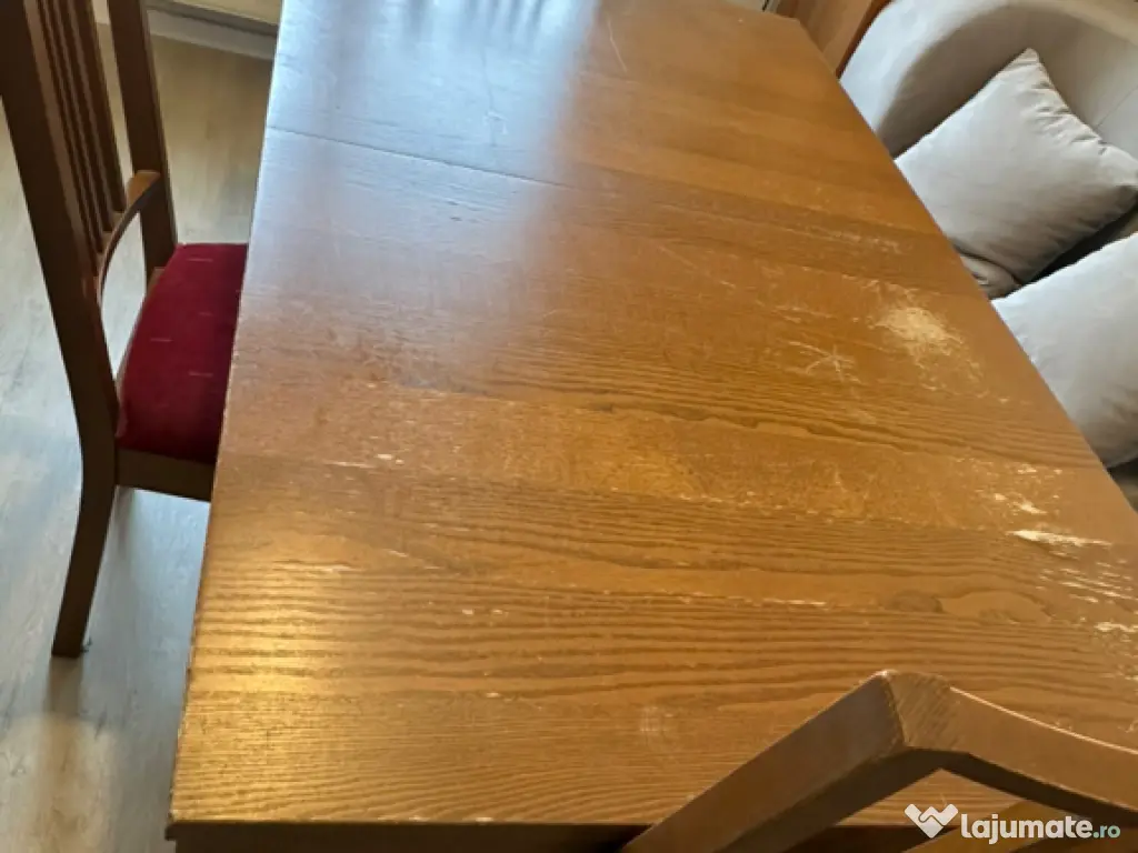 Masă extensibila cu 4 scaune 