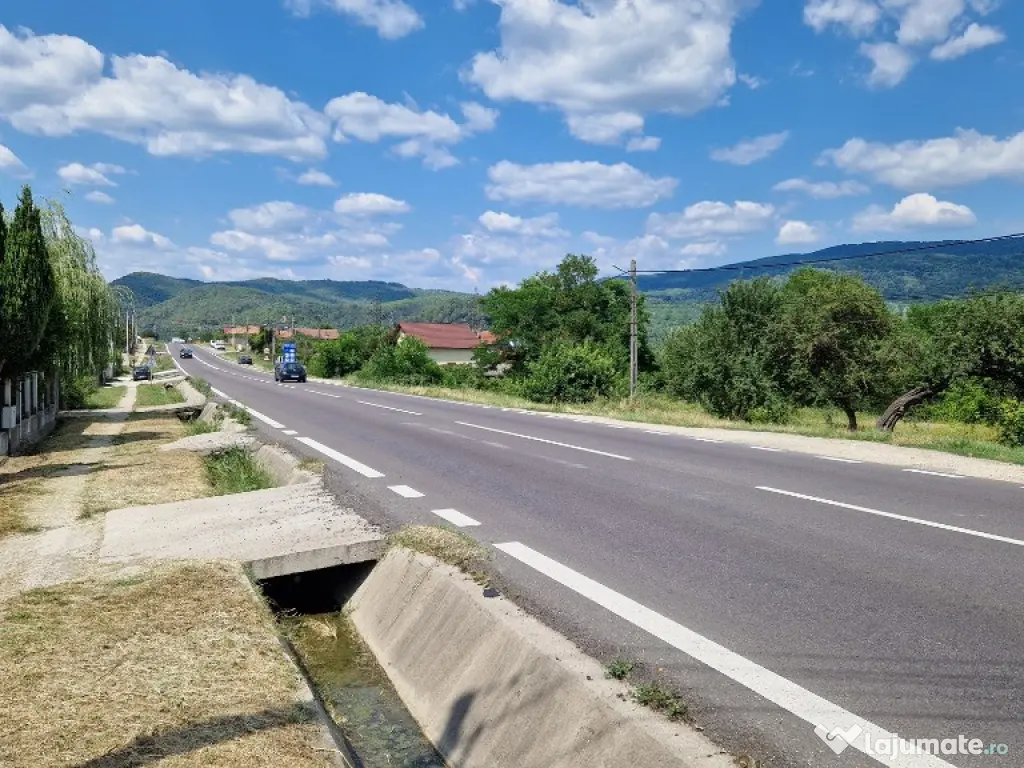 TEREN IDEAL PENTRU A-FRAME SAU UN CONTAINER MODERN 