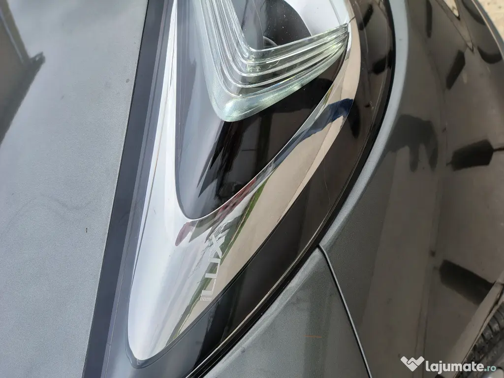 Vând sau schimb cu Zafira C și cu defecte 