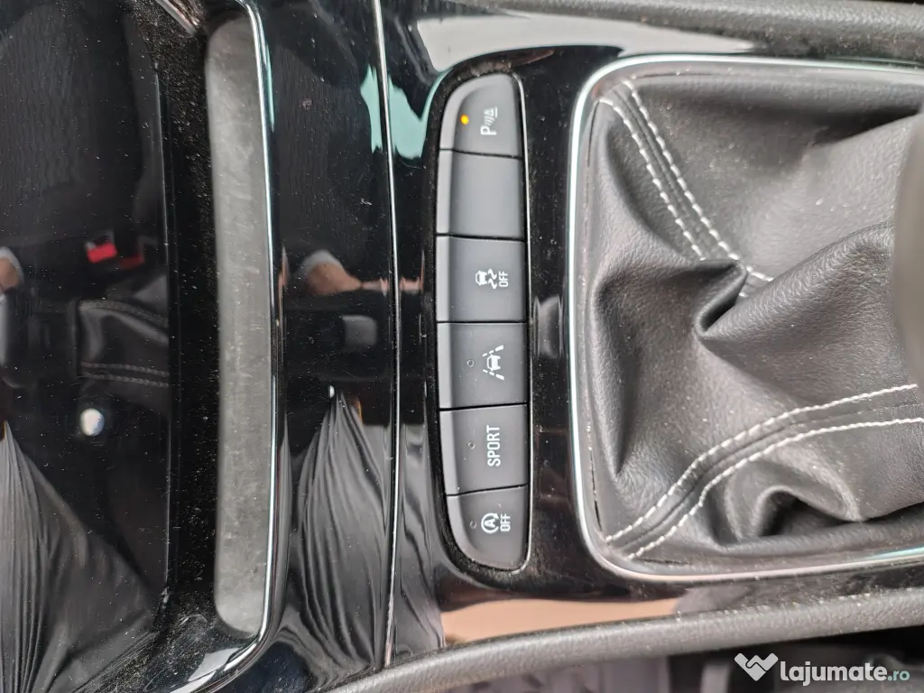 Vând sau schimb cu Zafira C și cu defecte 