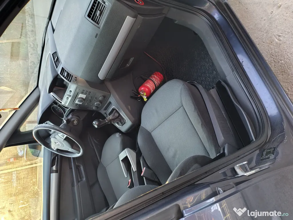 Vând Zafira B 1.6 GPL 