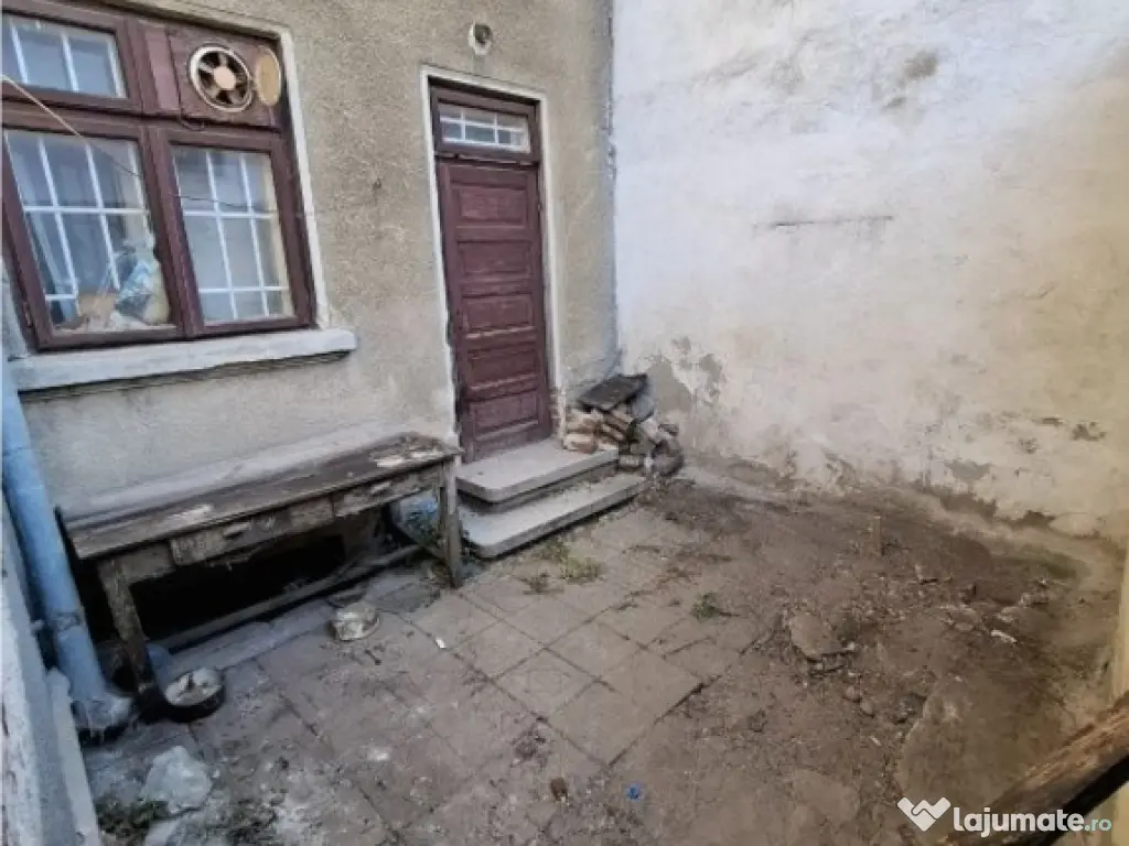 Vanzare 2 case strada comana 36 si 38