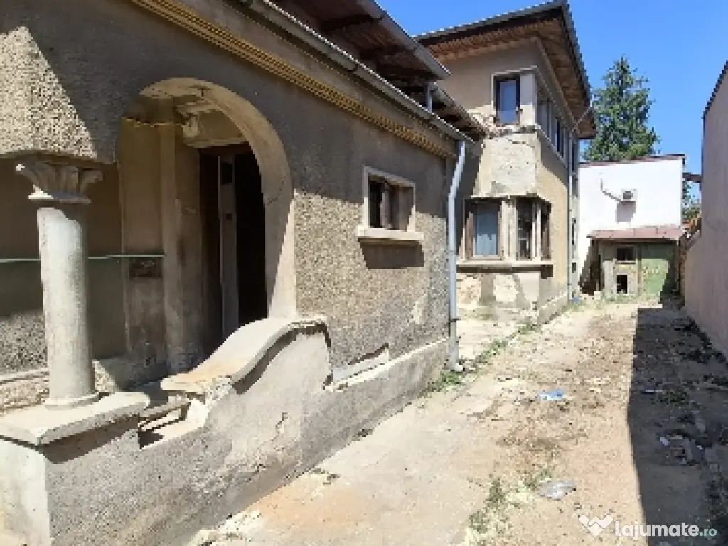 Vanzare 2 case strada comana 36 si 38