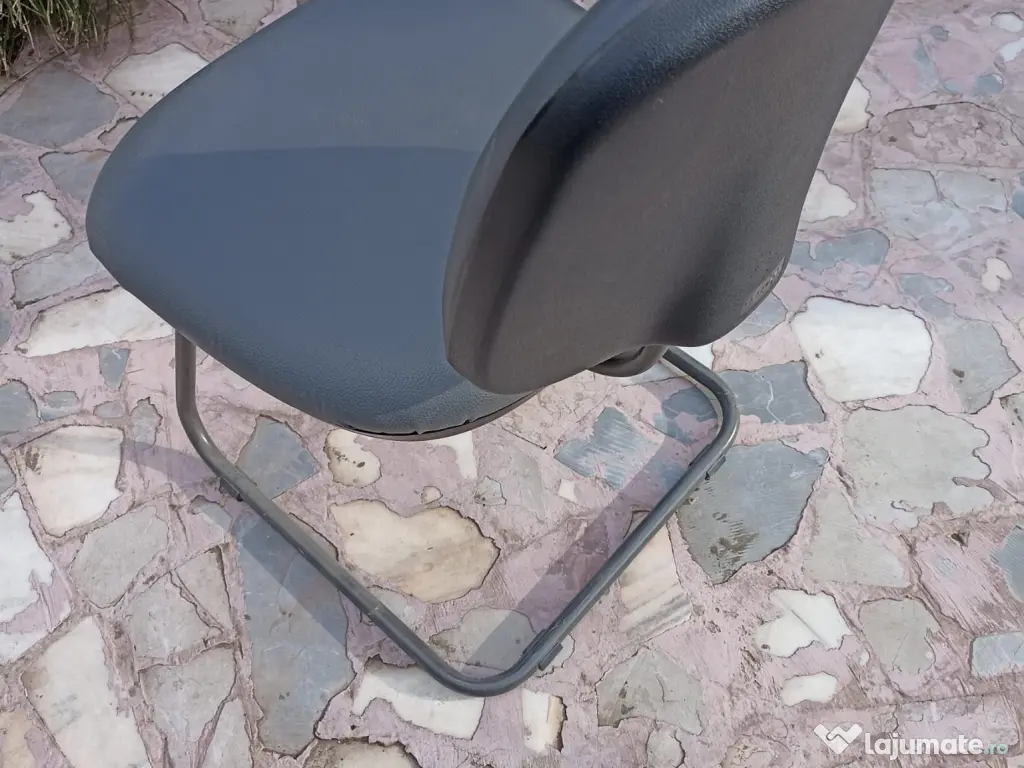 6 Scaune vizitator piele eco gri, cadru metalic tip sanie, stare buna