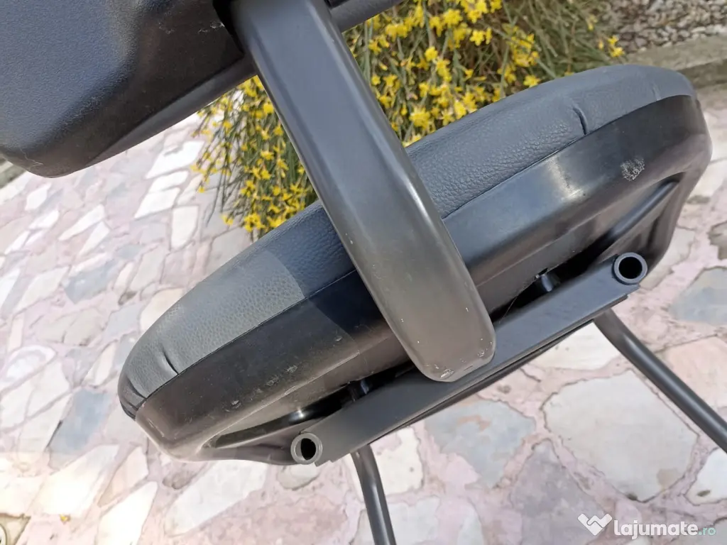 6 Scaune vizitator piele eco gri, cadru metalic tip sanie, stare buna