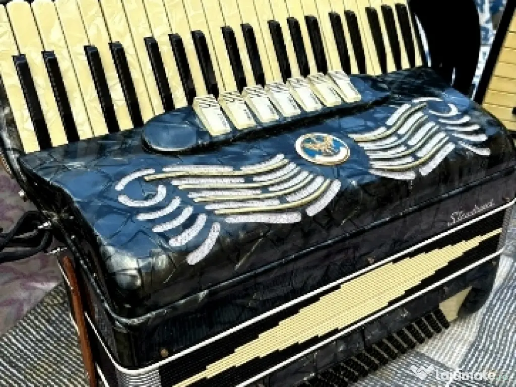 acordeon italian Stradivari.