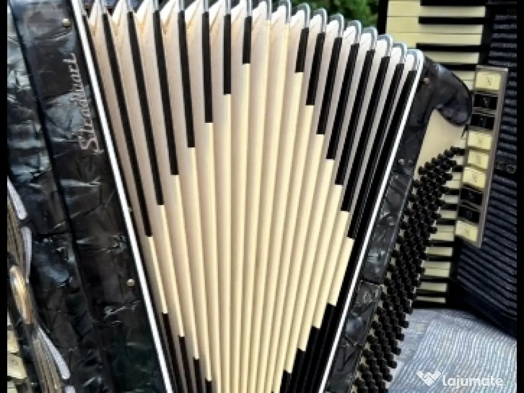 acordeon italian Stradivari.
