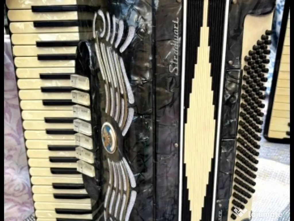 acordeon italian Stradivari.