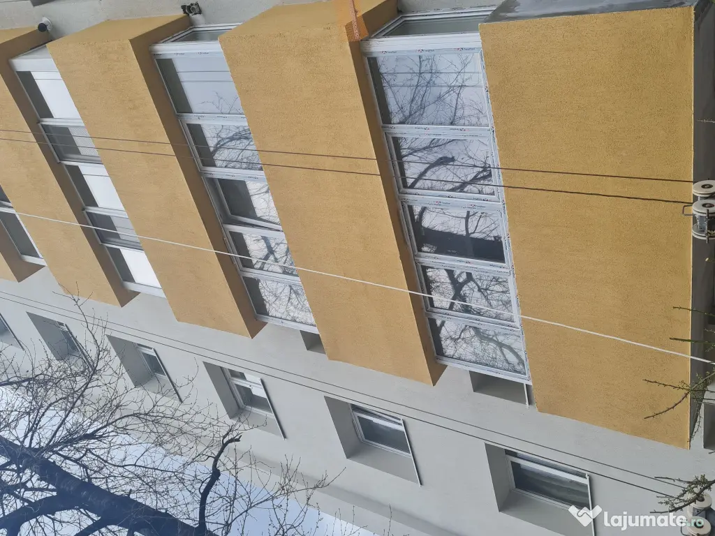 Inchiriez ap 2 camere ultracentralproaspat izolat . 