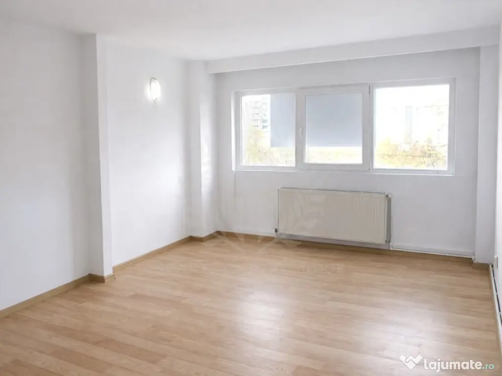 Apartament 4 camere, spațios, zona Ultracentral - 