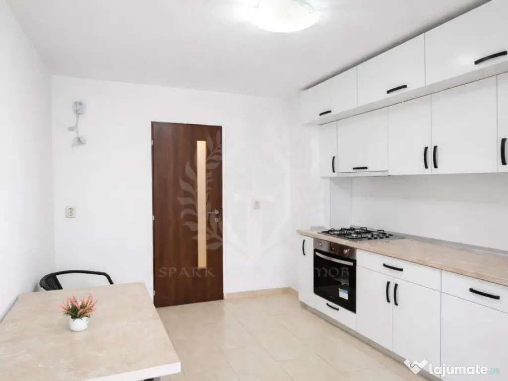 Apartament 4 camere, spațios, zona Ultracentral - 