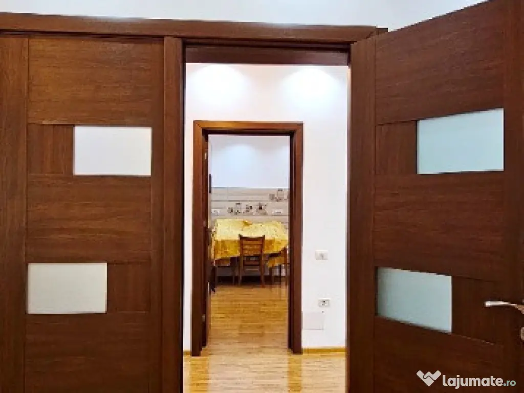 Proprietate Piatra Neamt-Vila cocheta,prevazuta cu terasa,garaj ,teren 